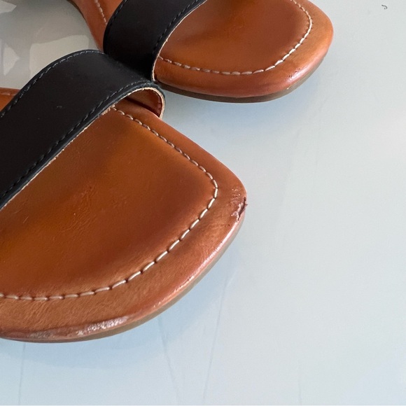 UGG | Black & tan Velcro ankle strap spring summer grandpa style flat sandal - Picture 4 of 16